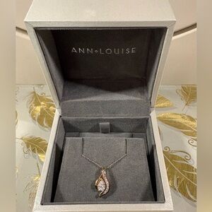 Diamond cluster Gold Pendant Necklace